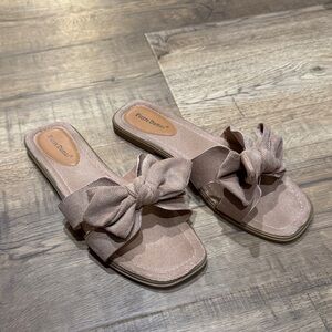 Pierre Dumas Women's Bow Slide Sandals - Brown